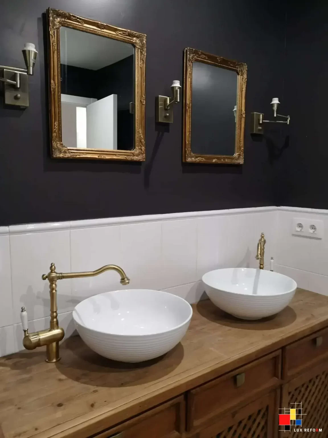 conjunto de utensilios en una reforma de baño en alicante